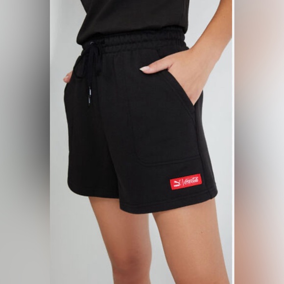 Puma x Woman’s Coca-Cola High Waisted Sweat Shorts with Pockets     Medium   NWT - Picture 1 of 12